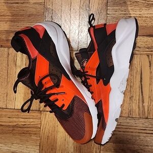 Nike sneakers/ Hurrache